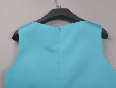 精美刺繡孔雀背心裙 中高端女裝批發(fā)與互聯(lián)網(wǎng)數(shù)據(jù)服務新機遇